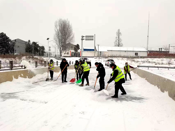 市农村公路建设中心除雪保畅通.png