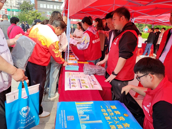 市委政法委开展全民国家安全教育日普法宣传活动 (2).jpg