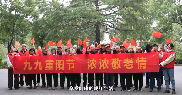 孟楼镇:登高赏秋景 盛宴话桑榆1.png