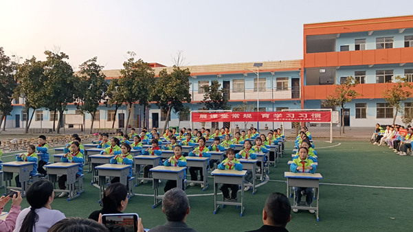 杨寨小学开展校规班约共建共循展示活动.png