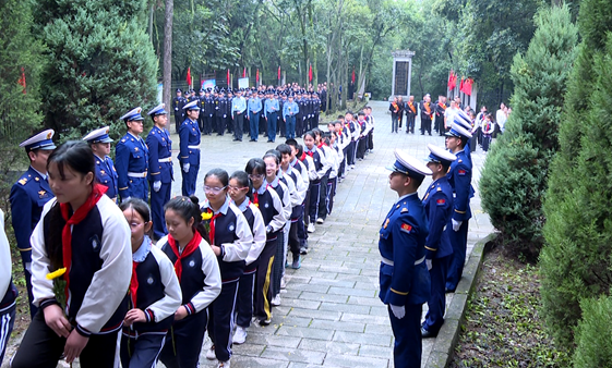 百花山上祭忠魂 红色基因传后人.png