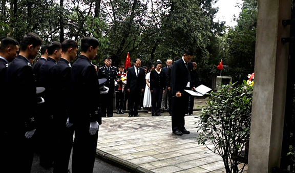 缅怀公安英烈 赓续英雄精神.png