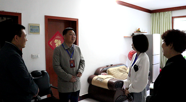 市领导参加“人大代表集中活动周”活动.png